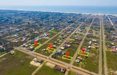 Imagem: O terreno possui 300m² de Área e está localizado em Balneário