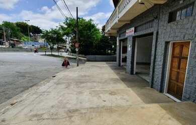 Imagem: O depósito possui 4 Vagas na garagem, 227m² de Área e está