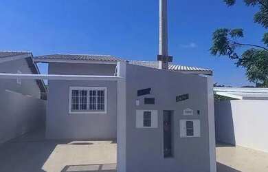 Imagem: A casa possui 2 Dormitórios, 2 Banheiros, 2 Vagas na garagem