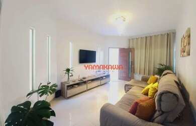 Imagem: A casa possui 3 Dormitórios, 4 Banheiros, 2 Vagas na garagem