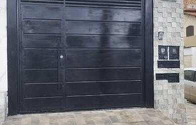 Imagem: A casa possui 2 Dormitórios, 2 Banheiros, 1 Vaga na garagem