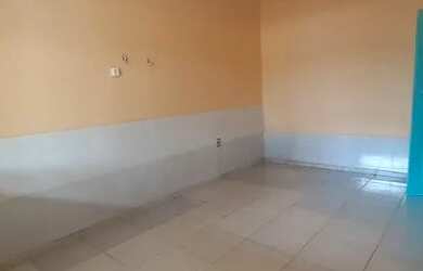 Imagem: A casa possui 2 Dormitórios, 1 Banheiro e está localizado