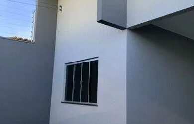 Imagem: A casa possui 2 Dormitórios e está localizado em Amparo, Santarém