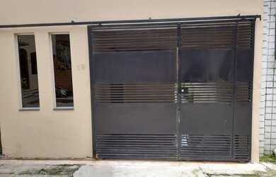 Imagem: A casa possui 2 Dormitórios, 1 Banheiro, 1 Vaga na garagem