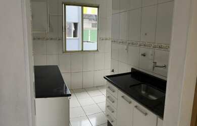 Imagem: O apartamento possui 2 Dormitórios, 1 Banheiro, 1 Vaga na garagem