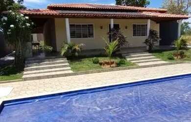 Imagem: A casa possui 3 Dormitórios, 3 Banheiros, 5 Vagas na garagem