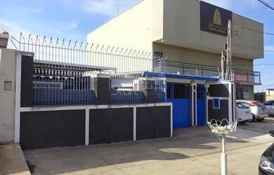 Imagem: A casa possui 2 Dormitórios, 2 Banheiros, 3 Vagas na garagem