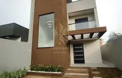 Imagem: A casa possui 3 Dormitórios, 2 Banheiros, 2 Vagas na garagem