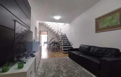 Imagem: A casa possui 4 Dormitórios, 4 Banheiros, 3 Vagas na garagem