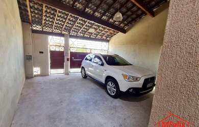 Imagem: A casa possui 2 Dormitórios, 1 Banheiro, 2 Vagas na garagem