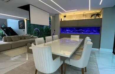 Imagem: A casa em condomínio possui 4 Dormitórios, 5 Banheiros, 4