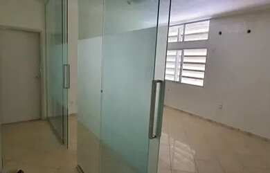 Imagem: O depósito possui 2 Vagas na garagem e 57m² de Área e está