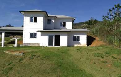 Imagem: A casa em condomínio à venda possui 3 Dormitórios, 4 Banheiros