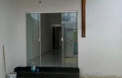 Imagem: A casa possui 2 Dormitórios, 2 Banheiros e 1 Vaga na garagem