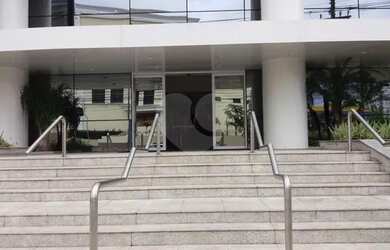 Imagem: O depósito possui 3 Vagas na garagem, 138m² de Área e está