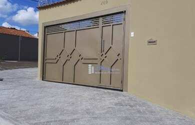 Imagem: A casa possui 2 Dormitórios, 1 Banheiro, 4 Vagas na garagem