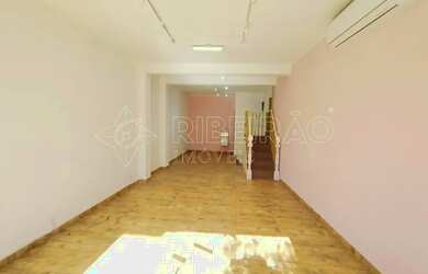 Imagem: O depósito possui 2 Vagas na garagem, 252m² de Área e está