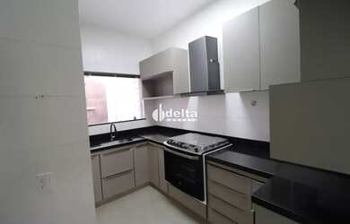 Imagem 9: Casa em condomínio com 3 quartos sendo 1 suíte disponível para locação...