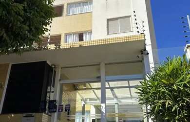 Imagem: O apartamento possui 2 Dormitórios, 1 Banheiro, 2 Vagas na