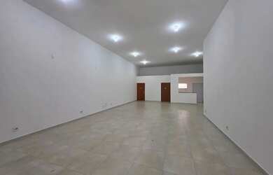 Imagem: O depósito possui 2 Vagas na garagem, 120m² de Área e Imóvel