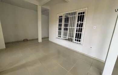 Imagem: A casa possui 4 Dormitórios, 3 Banheiros, 2 Vagas na garagem