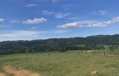 Imagem 3: Fazenda em Paracatu MG de 213 hectares com 70 hectares de área plana...