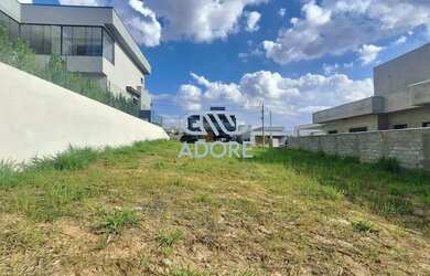 Imagem: O terreno possui 471m² de Área e Imóvel novo e está localizado