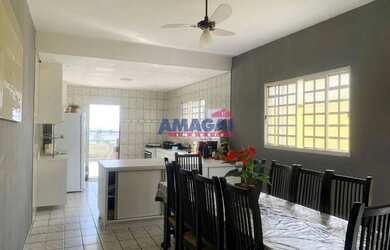 Imagem: A casa possui 3 Dormitórios, 2 Banheiros, 2 Vagas na garagem