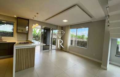 Imagem: A casa possui 4 Dormitórios, 2 Banheiros, 2 Vagas na garagem