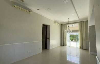 Imagem: A casa em condomínio possui 3 Dormitórios, 4 Banheiros, 3