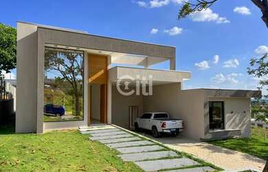 Imagem: A casa em condomínio possui 4 Dormitórios, 1 Banheiro, 2 Vagas