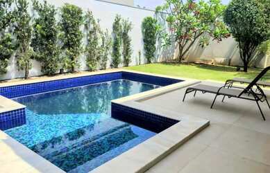 Imagem: A casa em condomínio possui 4 Dormitórios, 1 Banheiro, 4 Vagas