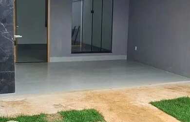 Imagem: A casa possui 3 Dormitórios, 2 Banheiros, 2 Vagas na garagem