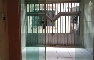 Imagem: A casa possui 2 Dormitórios, 1 Banheiro, 2 Vagas na garagem