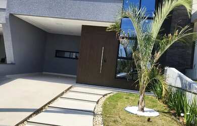 Imagem: A casa em condomínio possui 3 Dormitórios, 2 Banheiros, 2