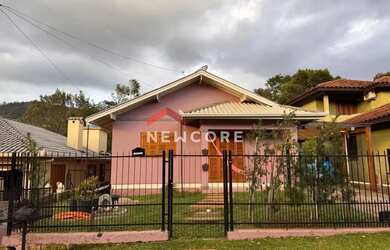 Imagem: A casa possui 5 Dormitórios, 4 Banheiros, 2 Vagas na garagem