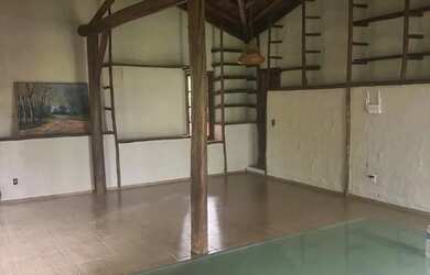 Imagem: A casa possui 3 Dormitórios, 3 Banheiros, 2 Vagas na garagem