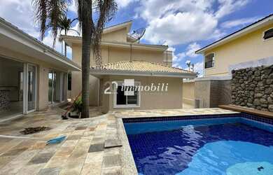 Imagem: A casa em condomínio possui 4 Dormitórios, 5 Banheiros, 4