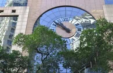 Imagem: O depósito possui 5 Vagas na garagem e 306m² de Área e está