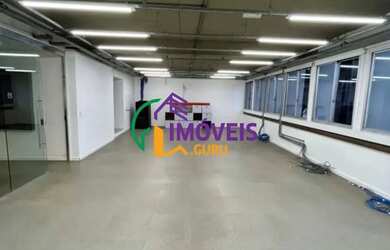 Imagem: O depósito possui 3 Vagas na garagem, 203m² de Área e está