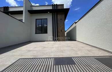 Imagem: A casa possui 3 Dormitórios, 2 Banheiros e 130m² de Área