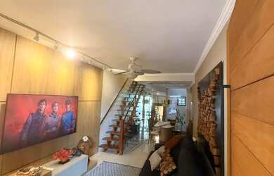 Imagem: A casa possui 2 Dormitórios, 3 Banheiros, 2 Vagas na garagem