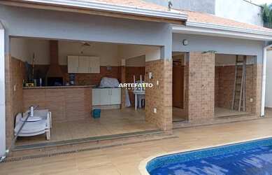 Imagem: A casa possui 3 Dormitórios, 2 Banheiros, 3 Vagas na garagem