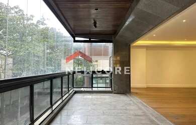 Imagem: O apartamento possui 4 Dormitórios, 2 Banheiros, 3 Vagas na