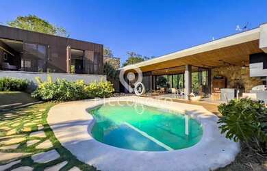 Imagem: A casa em condomínio possui 5 Dormitórios, 5 Banheiros, 5