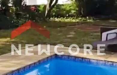 Imagem: A casa em condomínio possui 4 Dormitórios, 5 Banheiros, 4