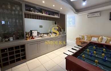 Imagem: A casa possui 4 Dormitórios, 4 Banheiros, 4 Vagas na garagem