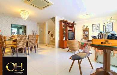 Imagem: A casa em condomínio possui 4 Dormitórios, 1 Banheiro, 3 Vagas