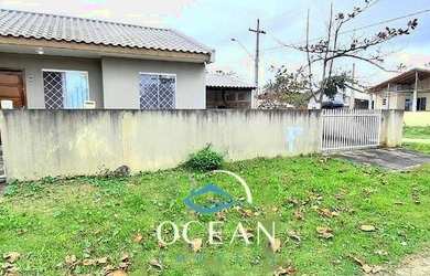 Imagem: A casa possui 2 Dormitórios, 1 Banheiro, 3 Vagas na garagem