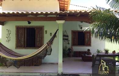 Imagem: A casa possui 2 Dormitórios, 2 Banheiros, 2 Vagas na garagem